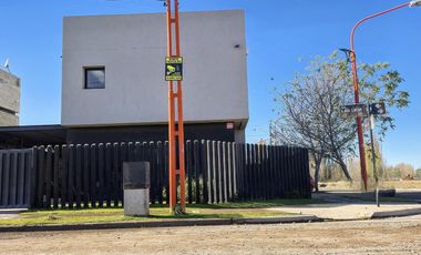 En Venta Dúplex de Diseño Terminaciones de Primera / B° Los Tordos Cipolletti /3 dorm /Apto Crédito