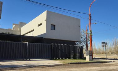 En Venta Dúplex de Diseño Terminaciones de Primera / B° Los Tordos Cipolletti /3 dorm /Apto Crédito