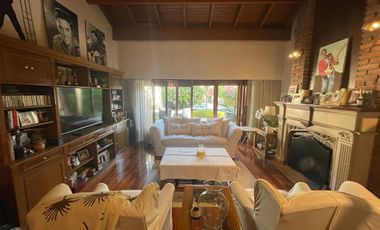 Casa en venta - Banfield (Larrea 760)