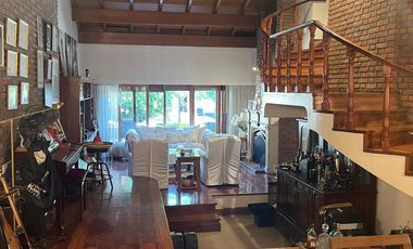 Casa en venta - Banfield (Larrea 760)