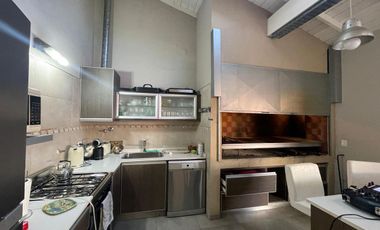 Casa en venta - Banfield (Larrea 760)