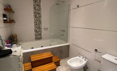 Casa en venta - Banfield (Larrea 760)