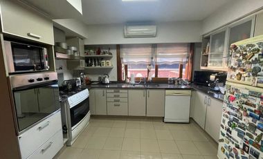 Casa en venta - Banfield (Larrea 760)