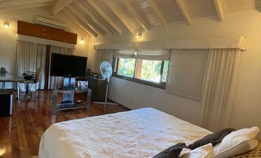 Casa en venta - Banfield (Larrea 760)