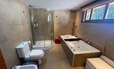 Casa en venta - Banfield (Larrea 760)