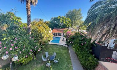 Casa en venta - Banfield (Larrea 760)