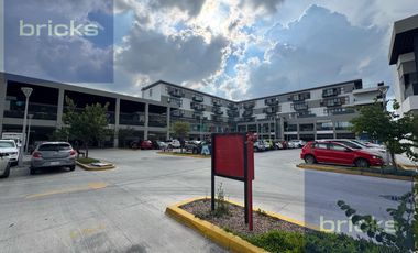 Local en Venta, Plaza comercial frente a la Universidad Anahuac. Zibatá Querétaro.