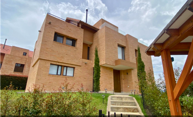 Hermosa casa de lujo en Encenillos de Sindamanoy venta o alquiler