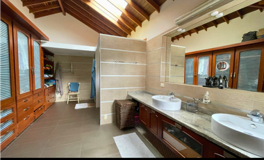 Vendo lujosa popiedad en cota