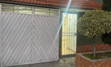 Excelente Casa en venta con excelentes espacios y local comercial con acceso independiente