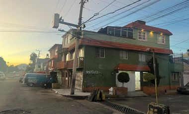Excelente Casa en venta con excelentes espacios y local comercial con acceso independiente