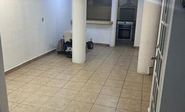 Excelente Casa en venta con excelentes espacios y local comercial con acceso independiente