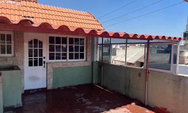Excelente Casa en venta con excelentes espacios y local comercial con acceso independiente