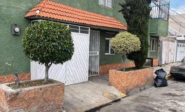 Excelente Casa en venta con excelentes espacios y local comercial con acceso independiente