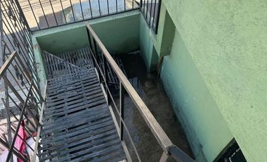 Excelente Casa en venta con excelentes espacios y local comercial con acceso independiente