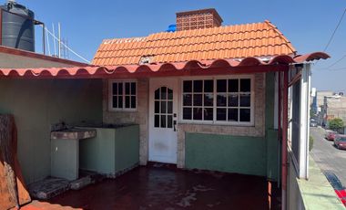 Excelente Casa en venta con excelentes espacios y local comercial con acceso independiente