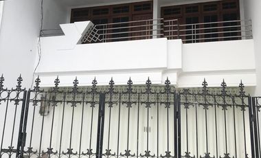 Ruko Bratang lebar 8m area strategis ramai jualan