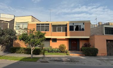 Venta Casa Con Amplio Jardin Interior En Valle Hermoso Surco