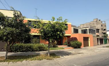 Venta Casa Con Amplio Jardin Interior En Valle Hermoso Surco