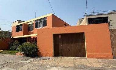 Venta Casa Con Amplio Jardin Interior En Valle Hermoso Surco