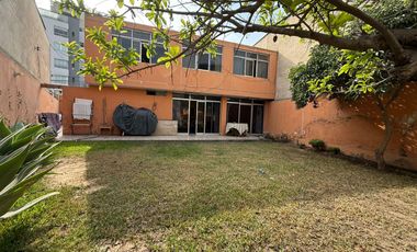 Venta Casa Con Amplio Jardin Interior En Valle Hermoso Surco