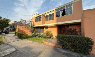 Venta Casa Con Amplio Jardin Interior En Valle Hermoso Surco