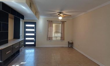 Casa en Renta en Jardines de Aragon-Cerrada Toledo