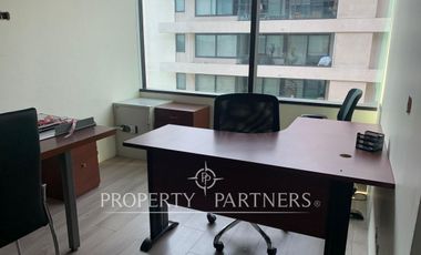 Moderna oficina en Avenida Ossa.  Gran ubicación.