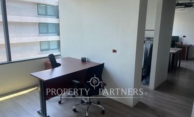 Moderna oficina en Avenida Ossa.  Gran ubicación.