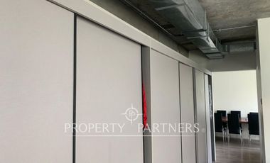 Moderna oficina en Avenida Ossa.  Gran ubicación.