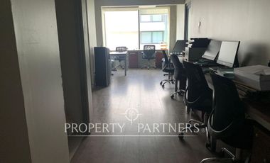 Moderna oficina en Avenida Ossa.  Gran ubicación.