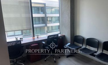 Moderna oficina en Avenida Ossa.  Gran ubicación.