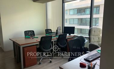 Moderna oficina en Avenida Ossa.  Gran ubicación.