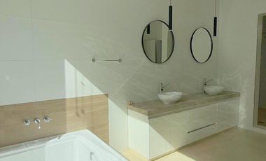 Venta - Casa 4 ambientes - Costa Esmeralda