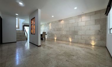 Casa seminueva en Lomas de Angelópolis 2