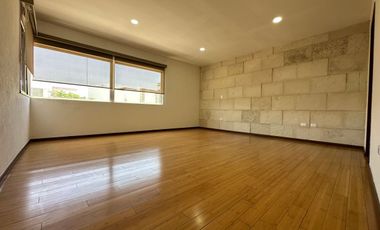 Casa seminueva en Lomas de Angelópolis 2