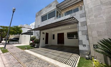 Casa seminueva en Lomas de Angelópolis 2