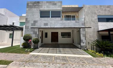 Casa seminueva en Lomas de Angelópolis 2