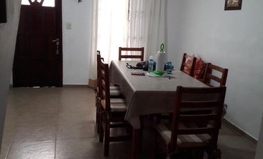 Casa en venta - 3 Dormitorios 2 Baños - Cochera - 78Mts2 - Las Toninas