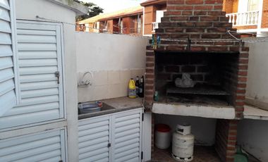 Casa en venta - 3 Dormitorios 2 Baños - Cochera - 78Mts2 - Las Toninas