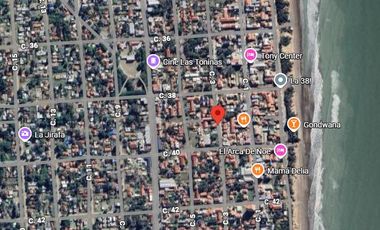 Casa en venta - 3 Dormitorios 2 Baños - Cochera - 78Mts2 - Las Toninas