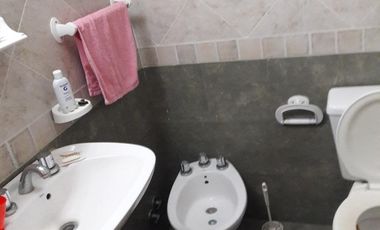 Casa en venta - 3 Dormitorios 2 Baños - Cochera - 78Mts2 - Las Toninas