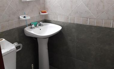 Casa en venta - 3 Dormitorios 2 Baños - Cochera - 78Mts2 - Las Toninas