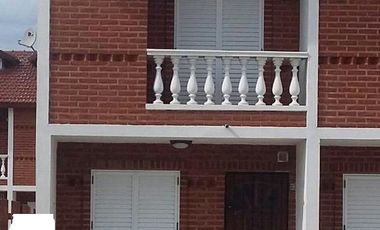 Casa en venta - 3 Dormitorios 2 Baños - Cochera - 78Mts2 - Las Toninas