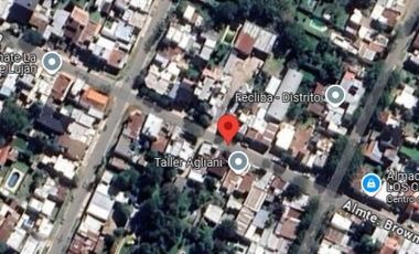 Casa en venta - 4 Dormitorios 2 Baños - Local - 475Mts2 - Luján