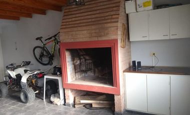 Casa en venta - 3 Dormitorios 2 Baños 1 Cochera - 400Mts2 - Médanos, Villarino