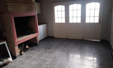 Casa en venta - 3 Dormitorios 2 Baños 1 Cochera - 400Mts2 - Médanos, Villarino