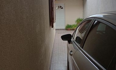 Casa en venta - 3 Dormitorios 1 Baño - Cochera - Villa Regina, Río Negro