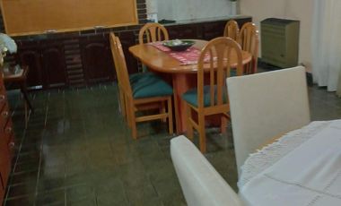 Casa en venta - 3 Dormitorios 1 Baño - Cochera - Villa Regina, Río Negro