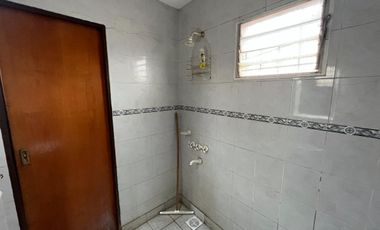Casa en venta - 4 Dormitorios 3 Baños - 2.700Mts2 - Moreno